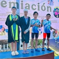 Podio de natación infantil